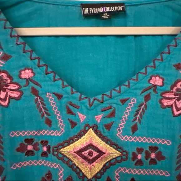 The Pyramid Collection Teal Embroidered Top Size 3X - Picture 3 of 3